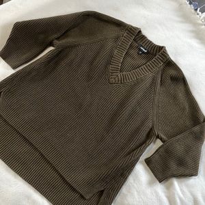 Khaki hi low sweater with 3/4 sleeves. Sz med
